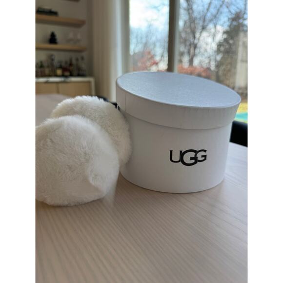 NWT Ugg White Faux Fur Earmuffs in Gift Box 
One Size Fits All 🎄🎄🎄 - Picture 2 of 8